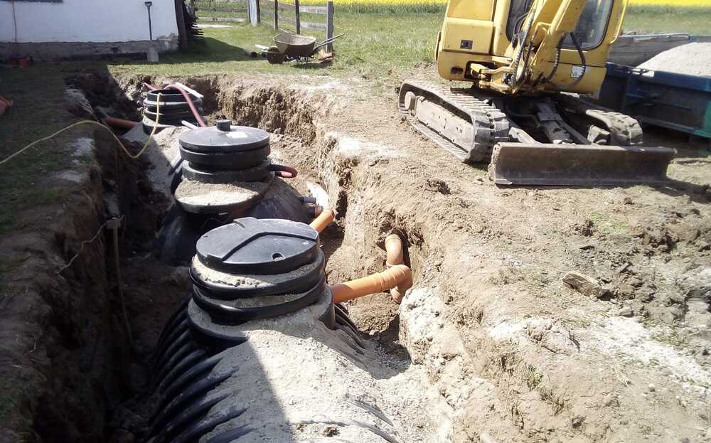 Výkop pro ČOV.