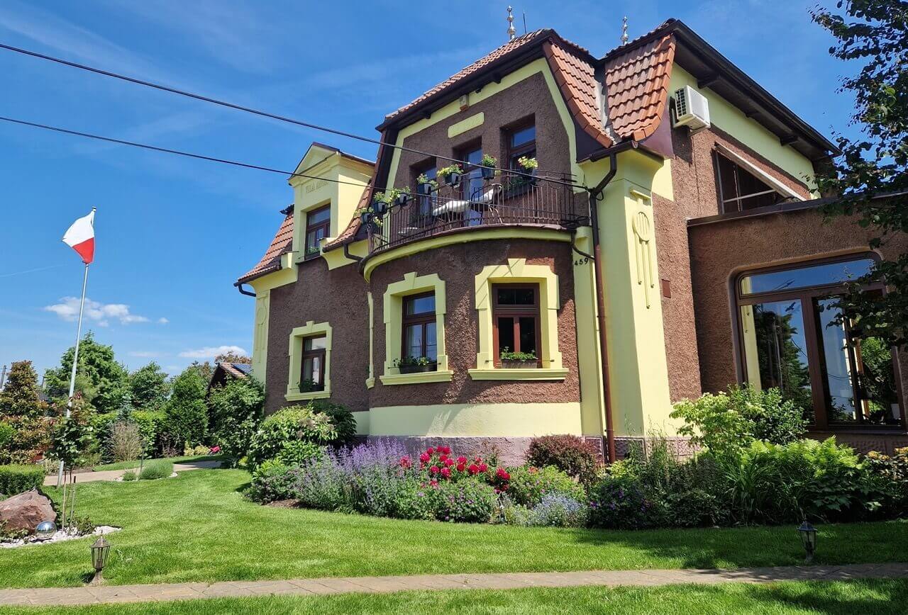 Jak rodinný dům ušetří 100 tisíc ročně díky ČOV, fotovoltaice a&nbsp;tepelnému čerpadlu?