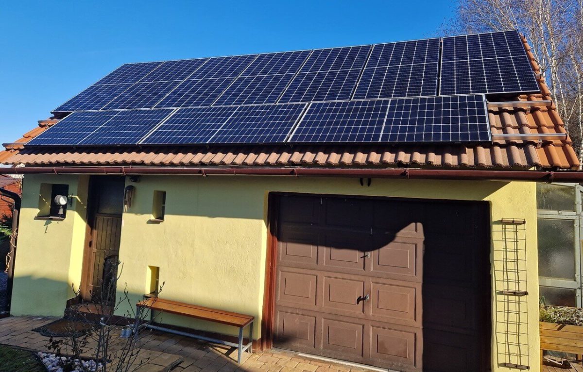 Jak rodinný dům ušetří 100 tisíc ročně díky ČOV, fotovoltaice a&nbsp;tepelnému čerpadlu?