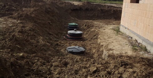 5. Dokončená instalace domovní čistírny po terénních úpravách