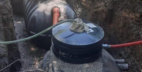 Prubeh instalace ekologicke cistirny odpadních vod STMH v&nbsp;Janovicich.