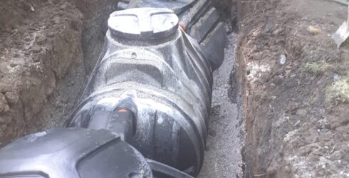 Prubeh instalace ekologicke cistirny odpadních vod STMH v&nbsp;Janovicich.